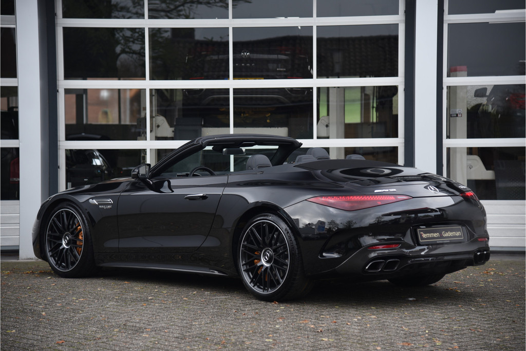 47595470-3.jpg